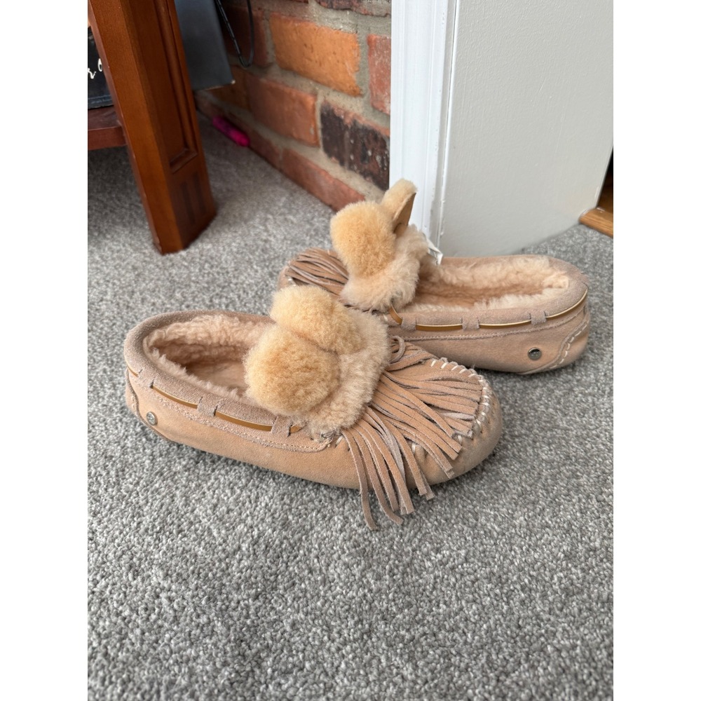 UGG Australia Dakota Pom Pom Suede Slippers Tan Moccasins Womens 9